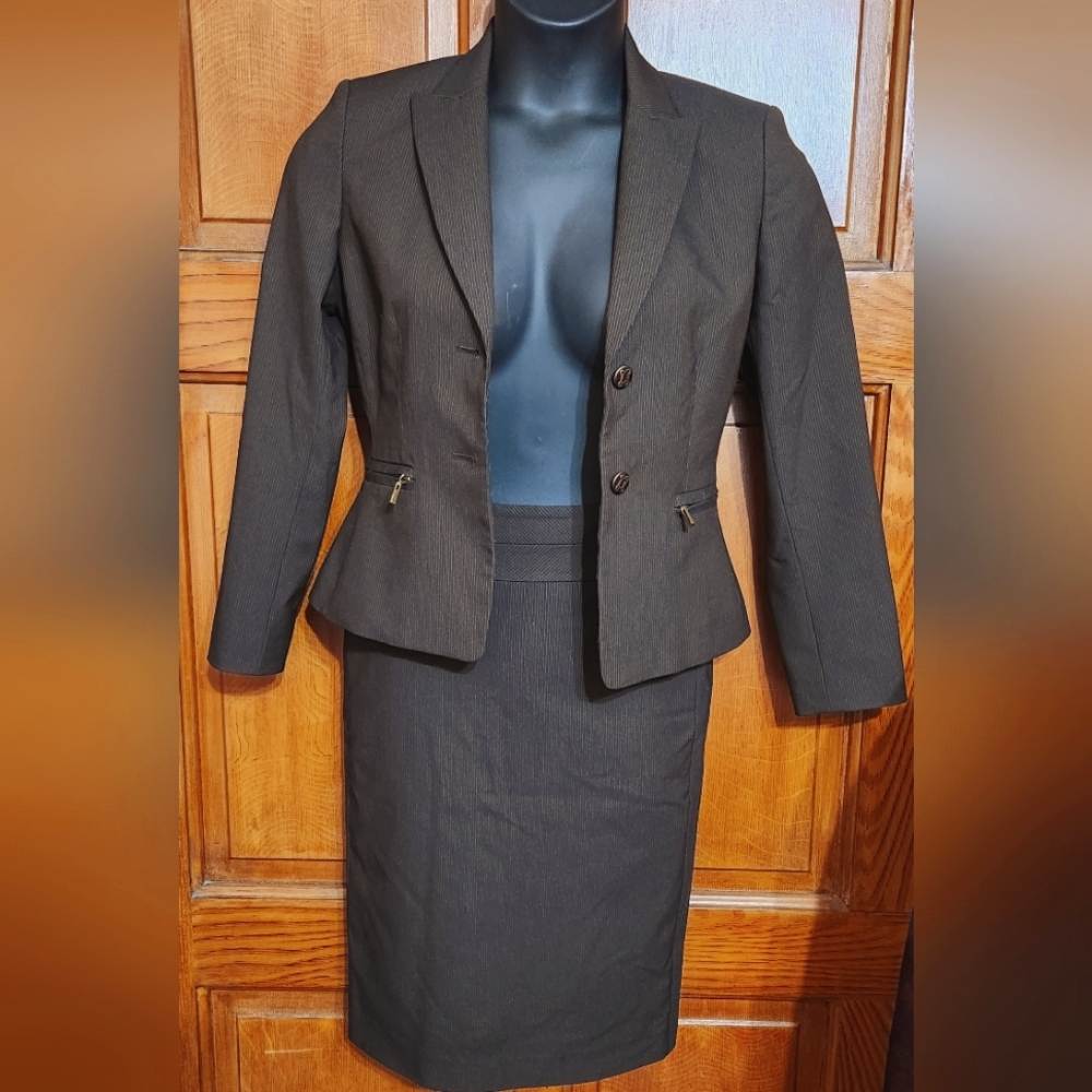 TAHARI Arthur S. Levine Blazer/Skirt